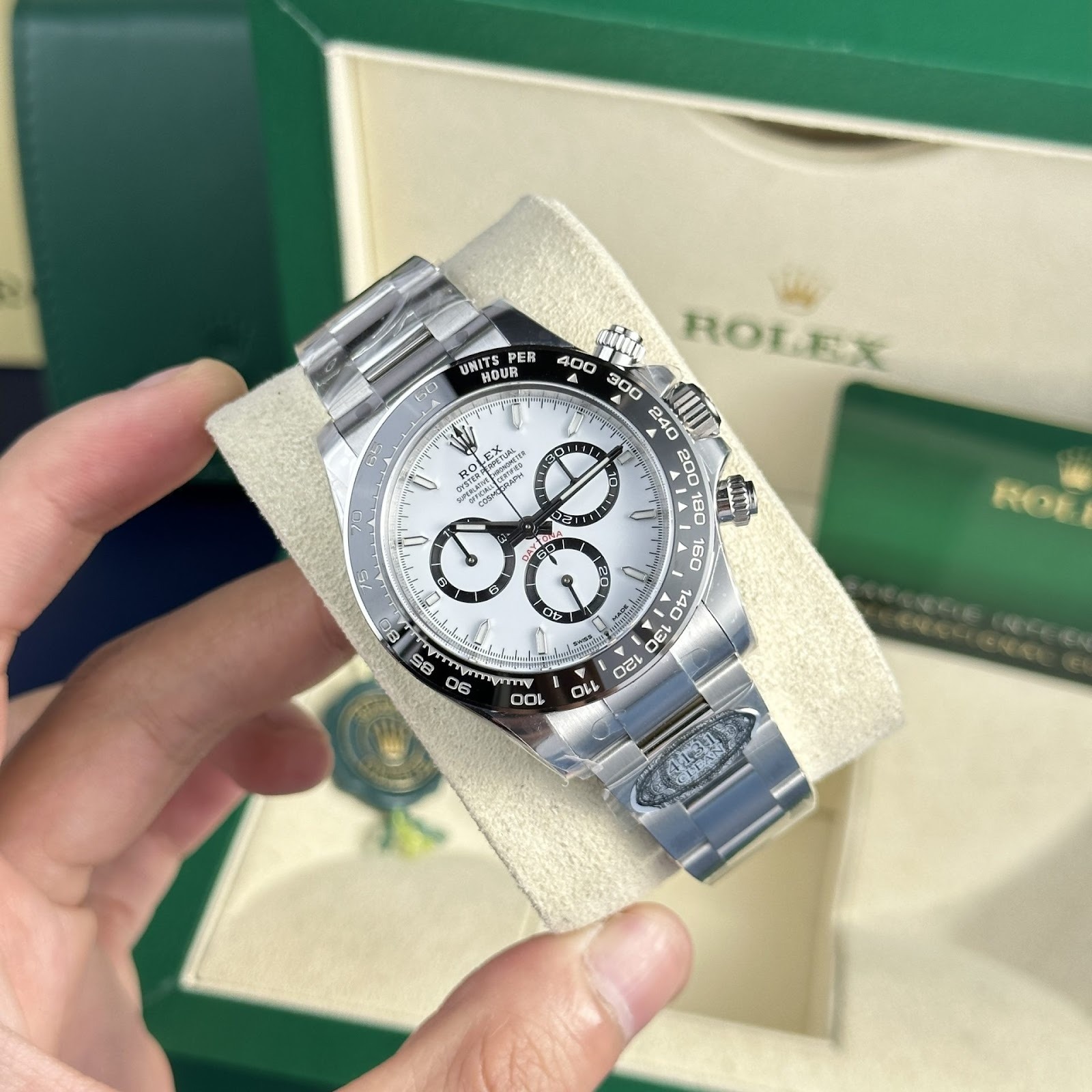 The Evolution of the Replica Rolex Daytona with Precision and Prestige